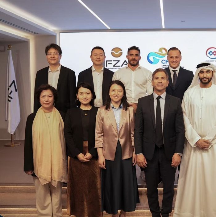 Gruppenfoto mit der IFZA-, CFTZ- und GX-DOFCOM-Delegation nach der Unterzeichnung